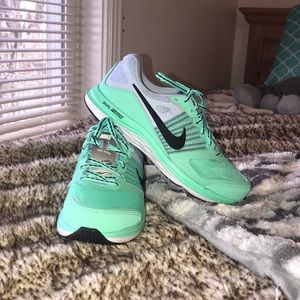 NEW Nike Dual Fusion - Size 7🎉